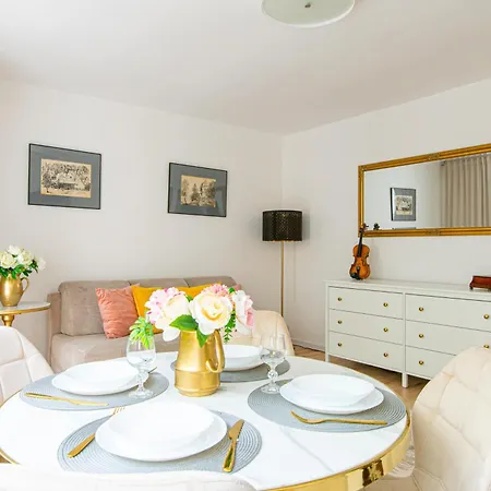 Feelharmony Jasna - Metro Swietokrzyska * ワルシャワ